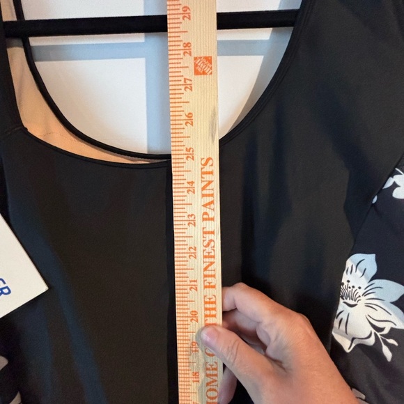 ECUPPER Plus Size Black & White Floral Swim Dress with Built-In Shorts – Size 4X - Picture 4 of 8